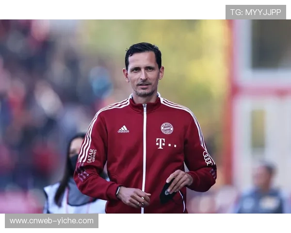 法兰克福主帅托普穆勒强调防守紧凑性与反应重要性